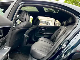 Mercedes-Benz C-Class 2024 C 260 L Versión deportiva interior foto 16 Mercedes-Benz C-Class 2024 C 260 L Versión deportiva interior foto 16