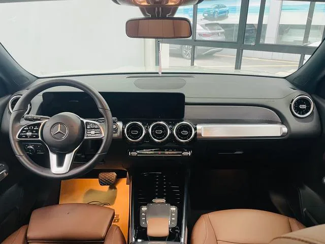 Mercedes-Benz GLB 2023 GLB 200 Estilo de moda exterior foto 7 Mercedes-Benz GLB 2023 GLB 200 Estilo de moda exterior foto 7