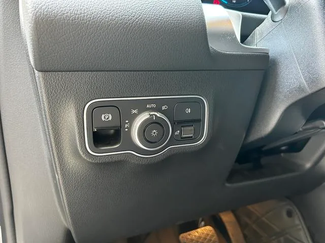 Mercedes-Benz GLB 2023 GLB 220 Fashionable interior photo 17 Mercedes-Benz GLB 2023 GLB 220 Fashionable interior photo 17