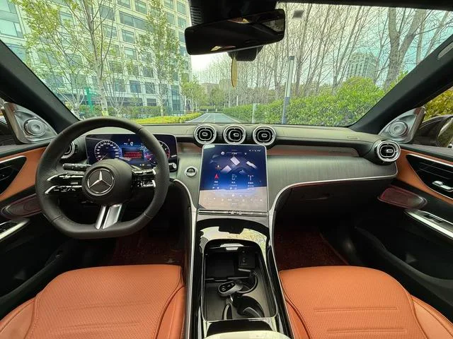 Mercedes-Benz GLC 2023 Restyling GLC 260 L 4MATIC Dynamic 7 seat interior photo 7 Mercedes-Benz GLC 2023 Restyling GLC 260 L 4MATIC Dynamic 7 seat interior photo 7