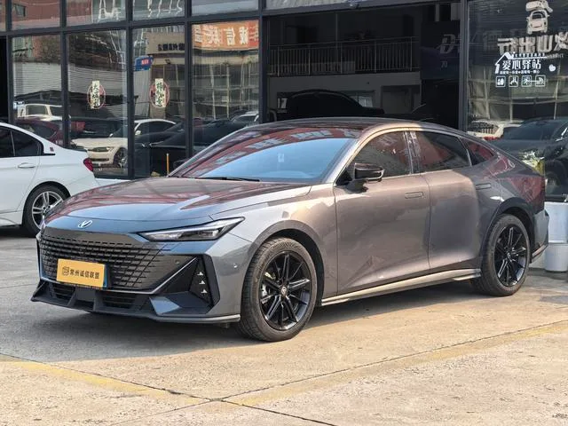 Changan UNI-V 2023 1.5T Wisdom Pilot Type exterior photo 1 Changan UNI-V 2023 1.5T Wisdom Pilot Type exterior photo 1