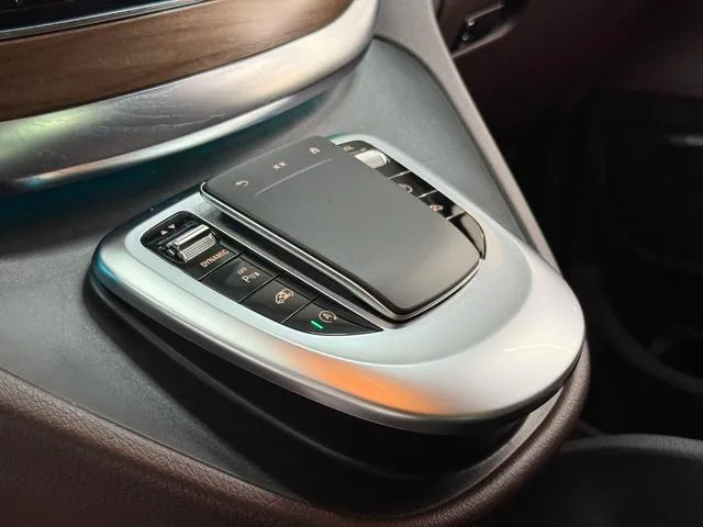 Mercedes-Benz V-Class 2021 V 260 L Empattement long version de luxe extérieur photo 9 Mercedes-Benz V-Class 2021 V 260 L Empattement long version de luxe extérieur photo 9