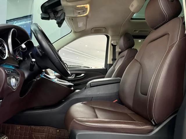 Mercedes-Benz V-Class 2021 V 260 L Empattement long version de luxe intérieur photo 11 Mercedes-Benz V-Class 2021 V 260 L Empattement long version de luxe intérieur photo 11