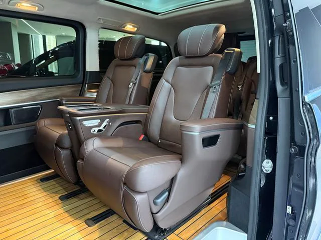 Mercedes-Benz V-Class 2021 V 260 L Empattement long version de luxe intérieur photo 12 Mercedes-Benz V-Class 2021 V 260 L Empattement long version de luxe intérieur photo 12