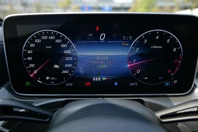 Mercedes-Benz C-Class 2024 C 260 L Sports version interior photo 8 Mercedes-Benz C-Class 2024 C 260 L Sports version interior photo 8