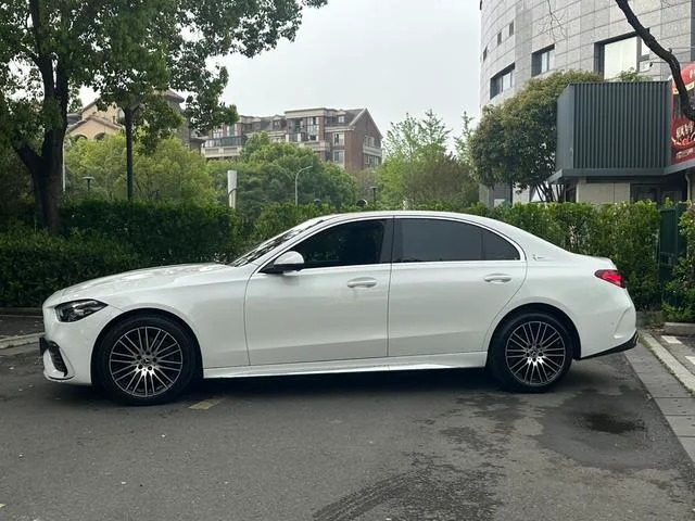 Mercedes-Benz C-Class 2023 Reforma C 200 L Versión deportiva exterior foto 3 Mercedes-Benz C-Class 2023 Reforma C 200 L Versión deportiva exterior foto 3