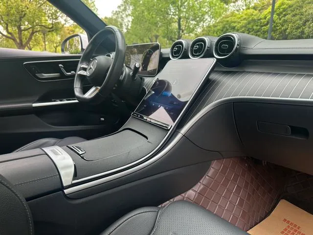 Mercedes-Benz C-Class 2023 Reforma C 200 L Versión deportiva interior foto 13 Mercedes-Benz C-Class 2023 Reforma C 200 L Versión deportiva interior foto 13