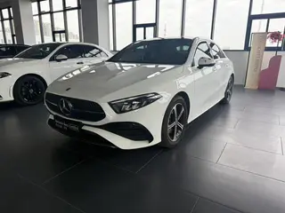 Mercedes-Benz A-Class 2024 A 200 L Edición de moda exterior foto 1 Mercedes-Benz A-Class 2024 A 200 L Edición de moda exterior foto 1
