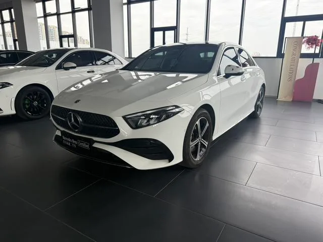 Mercedes-Benz A-Class 2024 A 200 L Edición de moda exterior foto 1 Mercedes-Benz A-Class 2024 A 200 L Edición de moda exterior foto 1