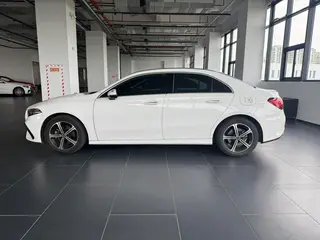 Mercedes-Benz A-Class 2024 A 200 L Edición de moda exterior foto 3 Mercedes-Benz A-Class 2024 A 200 L Edición de moda exterior foto 3