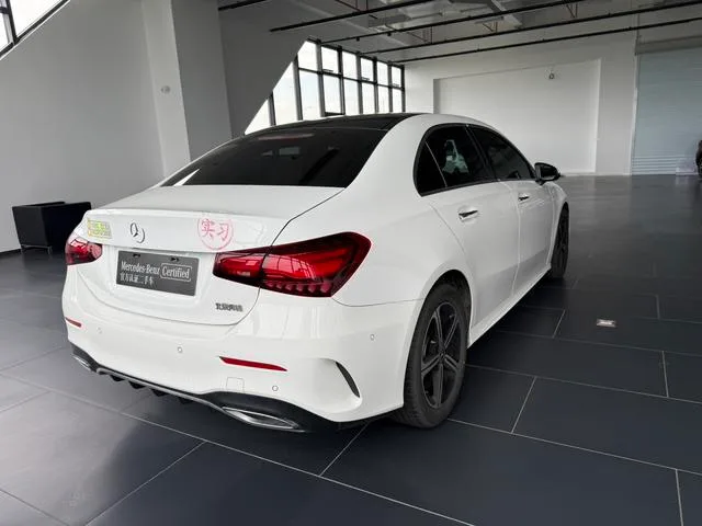 Mercedes-Benz A-Class 2024 A 200 L Edición de moda interior foto 11 Mercedes-Benz A-Class 2024 A 200 L Edición de moda interior foto 11