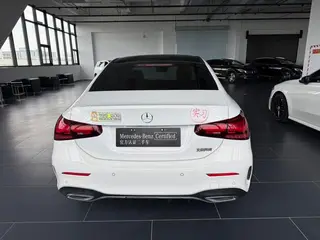 Mercedes-Benz A-Class 2024 A 200 L Edición de moda interior foto 12 Mercedes-Benz A-Class 2024 A 200 L Edición de moda interior foto 12
