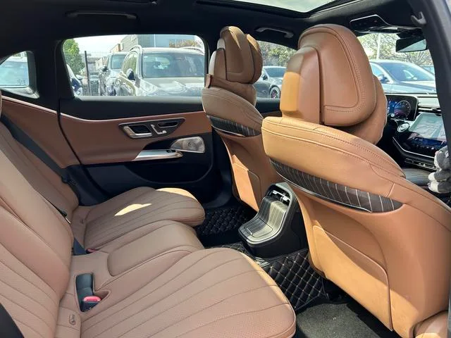 Mercedes-Benz E-Class 2024 E 300 L Luxury type Passenger car interior photo 14 Mercedes-Benz E-Class 2024 E 300 L Luxury type Passenger car interior photo 14