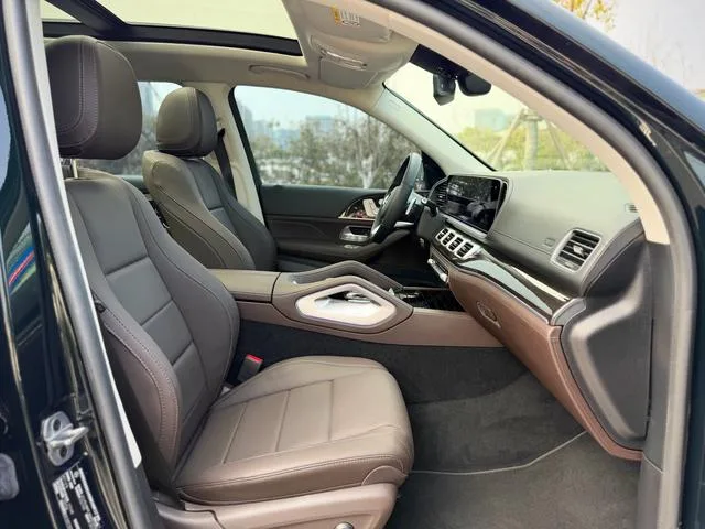 Mercedes-Benz GLS 2023 GLS 450 4MATIC Estilo de moda interior foto 17 Mercedes-Benz GLS 2023 GLS 450 4MATIC Estilo de moda interior foto 17