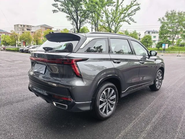 Changan CS75 PLUS 2025 Fourth generation 1.5T New Blue Whale Wisdom Enjoy exterior photo 8 Changan CS75 PLUS 2025 Fourth generation 1.5T New Blue Whale Wisdom Enjoy exterior photo 8