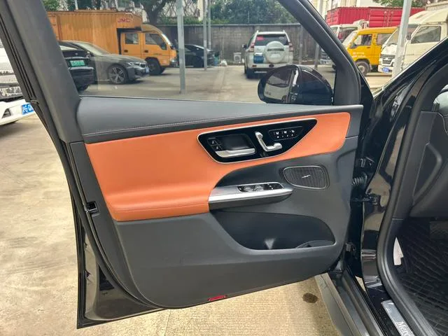 Mercedes-Benz GLC 2024 Restyling GLC 260 L 4MATIC Luxury type 5 seat interior photo 9 Mercedes-Benz GLC 2024 Restyling GLC 260 L 4MATIC Luxury type 5 seat interior photo 9