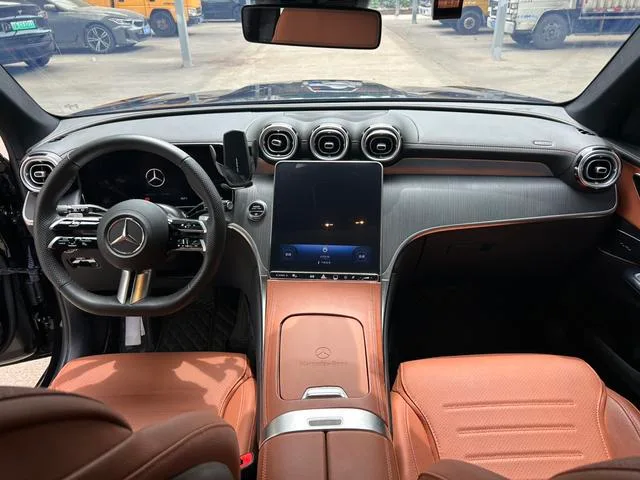 Mercedes-Benz GLC 2024 Restyling GLC 260 L 4MATIC Luxury type 5 seat interior photo 11 Mercedes-Benz GLC 2024 Restyling GLC 260 L 4MATIC Luxury type 5 seat interior photo 11