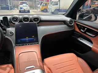 Mercedes-Benz GLC 2024 Restyling GLC 260 L 4MATIC Luxury type 5 seat interior photo 13 Mercedes-Benz GLC 2024 Restyling GLC 260 L 4MATIC Luxury type 5 seat interior photo 13