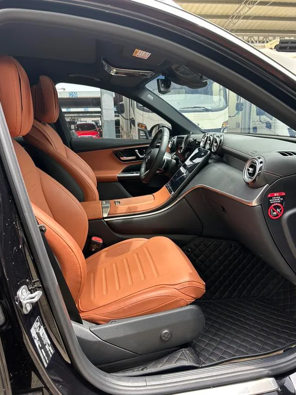 Mercedes-Benz GLC 2024 Restyling GLC 260 L 4MATIC Luxury type 5 seat interior photo 14 Mercedes-Benz GLC 2024 Restyling GLC 260 L 4MATIC Luxury type 5 seat interior photo 14