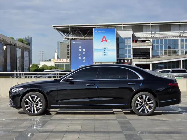 Mercedes-Benz S-Class 2024 S 400 L De lujo exterior foto 3 Mercedes-Benz S-Class 2024 S 400 L De lujo exterior foto 3