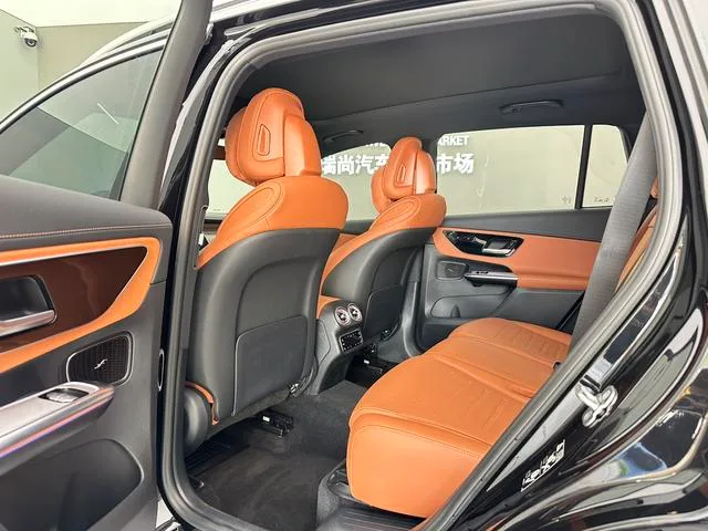 Mercedes-Benz GLC 2023 GLC 300 L 4MATIC Dynamic 7 seat interior photo 6 Mercedes-Benz GLC 2023 GLC 300 L 4MATIC Dynamic 7 seat interior photo 6