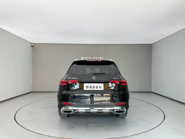 Mercedes-Benz GLC 2023 GLC 300 L 4MATIC Dynamic 7 seat interior photo 8 Mercedes-Benz GLC 2023 GLC 300 L 4MATIC Dynamic 7 seat interior photo 8