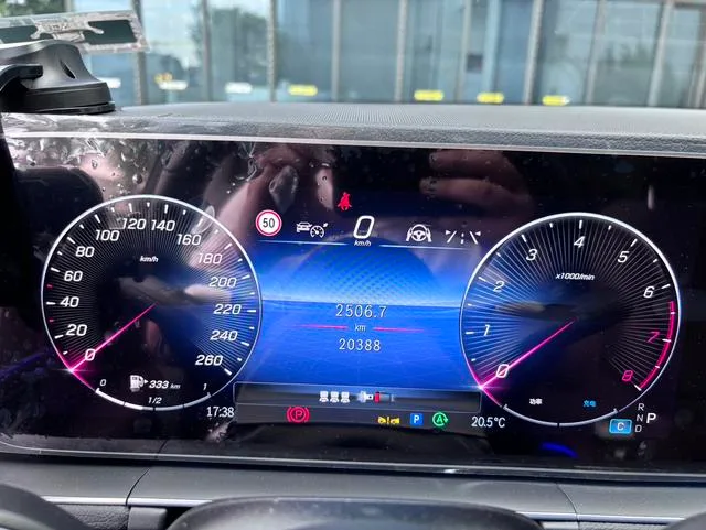 Mercedes-Benz GLE (Imported) 2024 GLE 450 4MATIC Fashionable interior photo 11 Mercedes-Benz GLE (Imported) 2024 GLE 450 4MATIC Fashionable interior photo 11