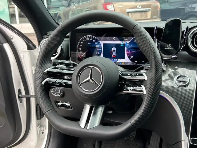 Mercedes-Benz C-Class 2025 C 260 L Sports version interior photo 11 Mercedes-Benz C-Class 2025 C 260 L Sports version interior photo 11