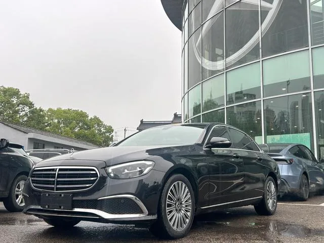 Mercedes-Benz E-Class 2023 E 300 L Fashionable Passenger car exterior photo 1 Mercedes-Benz E-Class 2023 E 300 L Fashionable Passenger car exterior photo 1