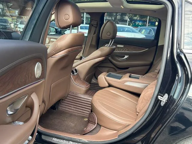 Mercedes-Benz E-Class 2023 E 300 L Fashionable Passenger car exterior photo 10 Mercedes-Benz E-Class 2023 E 300 L Fashionable Passenger car exterior photo 10