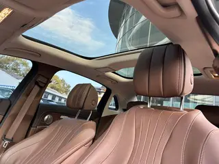 Mercedes-Benz E-Class 2023 E 300 L Fashionable Passenger car interior photo 12 Mercedes-Benz E-Class 2023 E 300 L Fashionable Passenger car interior photo 12