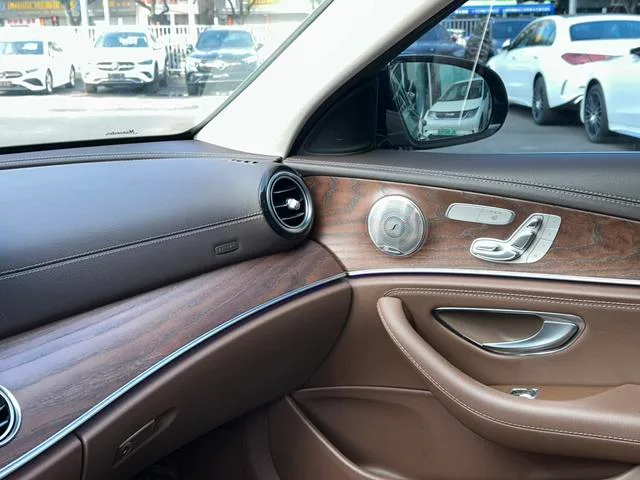 Mercedes-Benz E-Class 2023 E 300 L Fashionable Passenger car interior photo 18 Mercedes-Benz E-Class 2023 E 300 L Fashionable Passenger car interior photo 18