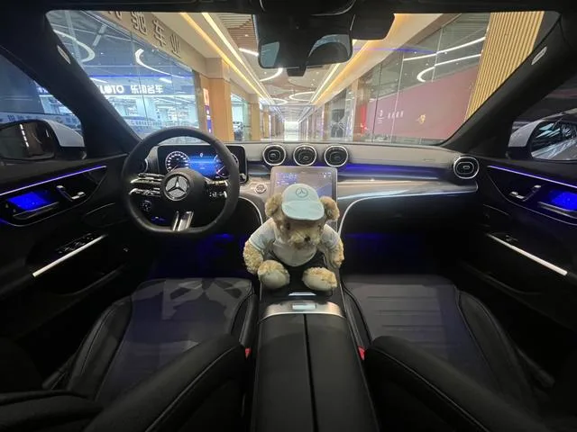 Mercedes-Benz C-Class 2022 Restyling C 200 L Sports version interior photo 13 Mercedes-Benz C-Class 2022 Restyling C 200 L Sports version interior photo 13