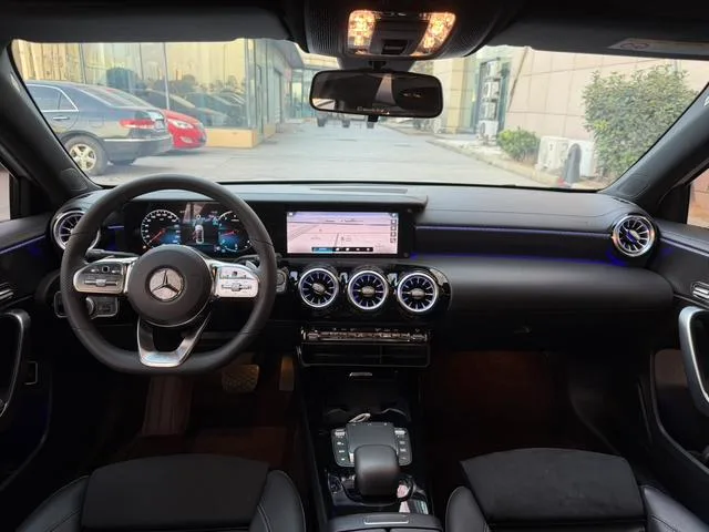 Mercedes-Benz A-Class 2022 Restyling A 200 L Sport Sedan Fashion Edition interior photo 8 Mercedes-Benz A-Class 2022 Restyling A 200 L Sport Sedan Fashion Edition interior photo 8