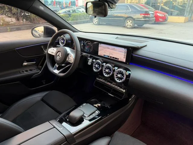 Mercedes-Benz A-Class 2022 Restyling A 200 L Sport Sedan Fashion Edition interior photo 9 Mercedes-Benz A-Class 2022 Restyling A 200 L Sport Sedan Fashion Edition interior photo 9