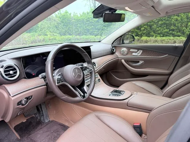 Mercedes-Benz E-Class 2023 E 300 L Fashionable Passenger car interior photo 8 Mercedes-Benz E-Class 2023 E 300 L Fashionable Passenger car interior photo 8