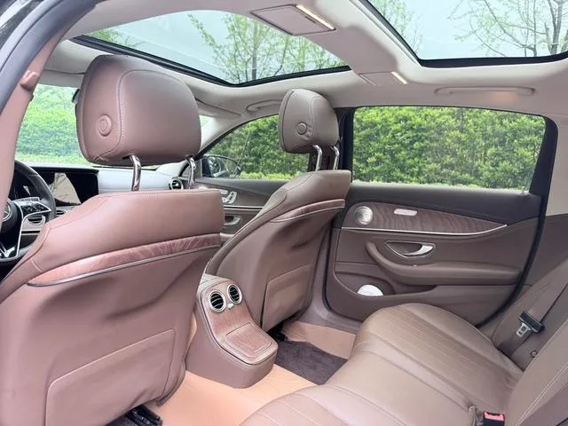 Mercedes-Benz E-Class 2023 E 300 L Fashionable Passenger car interior photo 9 Mercedes-Benz E-Class 2023 E 300 L Fashionable Passenger car interior photo 9