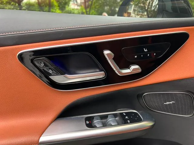 Mercedes-Benz GLC 2023 GLC 300 L 4MATIC Dynamic 5 seat interior photo 9 Mercedes-Benz GLC 2023 GLC 300 L 4MATIC Dynamic 5 seat interior photo 9