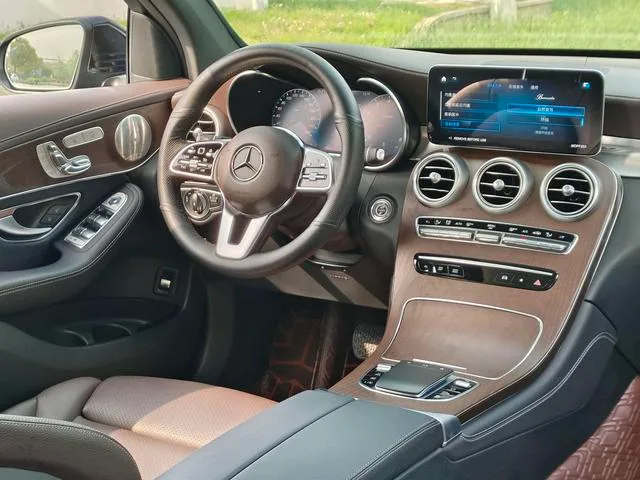 Mercedes-Benz GLC 2022 GLC 300 L 4MATIC Dynamic exterior photo 5 Mercedes-Benz GLC 2022 GLC 300 L 4MATIC Dynamic exterior photo 5