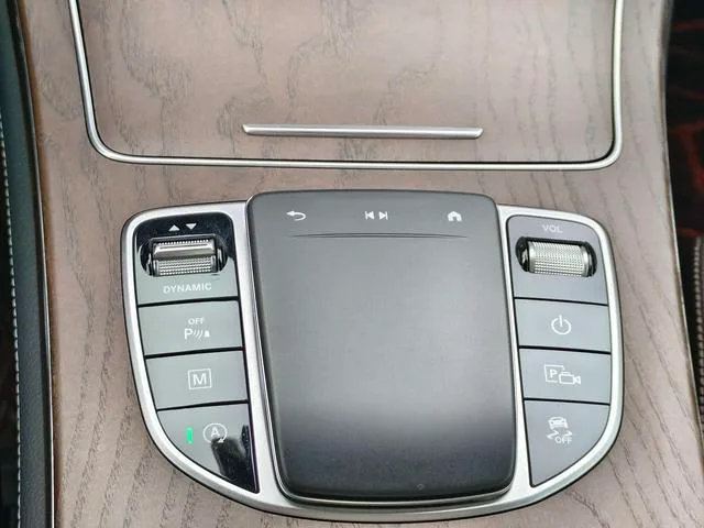 Mercedes-Benz GLC 2022 GLC 300 L 4MATIC Dynamic exterior photo 8 Mercedes-Benz GLC 2022 GLC 300 L 4MATIC Dynamic exterior photo 8