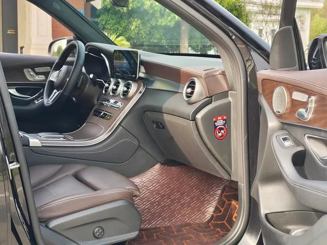 Mercedes-Benz GLC 2022 GLC 300 L 4MATIC Dynamic interior photo 16 Mercedes-Benz GLC 2022 GLC 300 L 4MATIC Dynamic interior photo 16