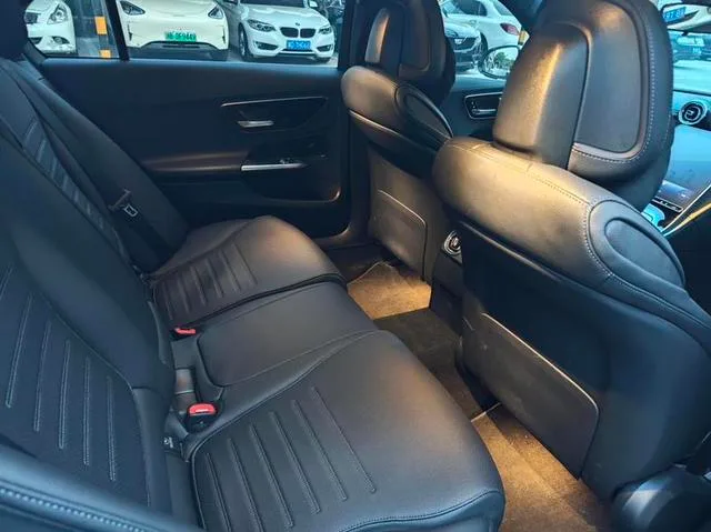 Mercedes-Benz C-Class 2024 C 260 L Sports version interior photo 14 Mercedes-Benz C-Class 2024 C 260 L Sports version interior photo 14