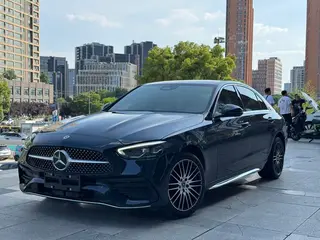 Mercedes-Benz C-Class 2024 C 260 L Versión deportiva exterior foto 1 Mercedes-Benz C-Class 2024 C 260 L Versión deportiva exterior foto 1