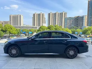 Mercedes-Benz C-Class 2024 C 260 L Versión deportiva exterior foto 3 Mercedes-Benz C-Class 2024 C 260 L Versión deportiva exterior foto 3