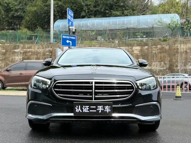 Mercedes-Benz E-Class 2022 E 300 L Fashionable Passenger car exterior photo 2 Mercedes-Benz E-Class 2022 E 300 L Fashionable Passenger car exterior photo 2