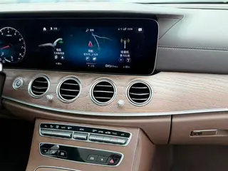 Mercedes-Benz E-Class 2022 E 300 L Fashionable Passenger car interior photo 10 Mercedes-Benz E-Class 2022 E 300 L Fashionable Passenger car interior photo 10