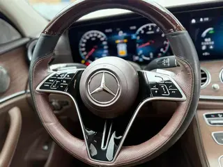 Mercedes-Benz E-Class 2022 E 300 L Fashionable Passenger car interior photo 11 Mercedes-Benz E-Class 2022 E 300 L Fashionable Passenger car interior photo 11