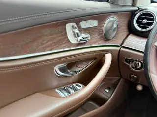 Mercedes-Benz E-Class 2022 E 300 L Fashionable Passenger car interior photo 12 Mercedes-Benz E-Class 2022 E 300 L Fashionable Passenger car interior photo 12