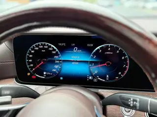 Mercedes-Benz E-Class 2022 E 300 L Fashionable Passenger car interior photo 13 Mercedes-Benz E-Class 2022 E 300 L Fashionable Passenger car interior photo 13