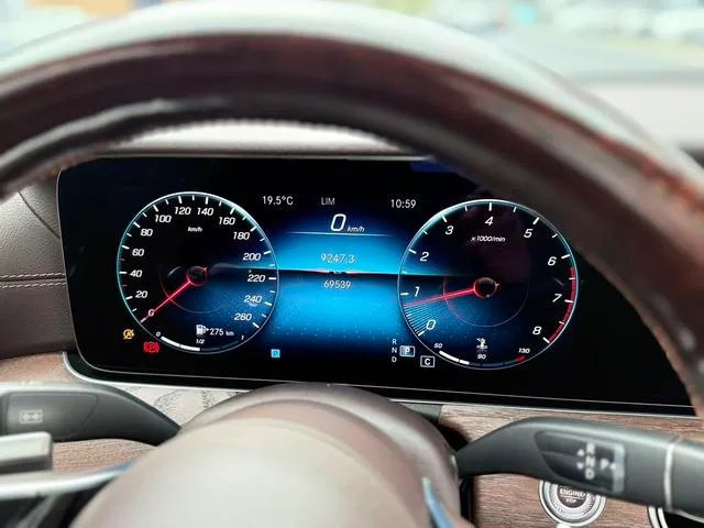 Mercedes-Benz E-Class 2022 E 300 L Fashionable Passenger car interior photo 13 Mercedes-Benz E-Class 2022 E 300 L Fashionable Passenger car interior photo 13